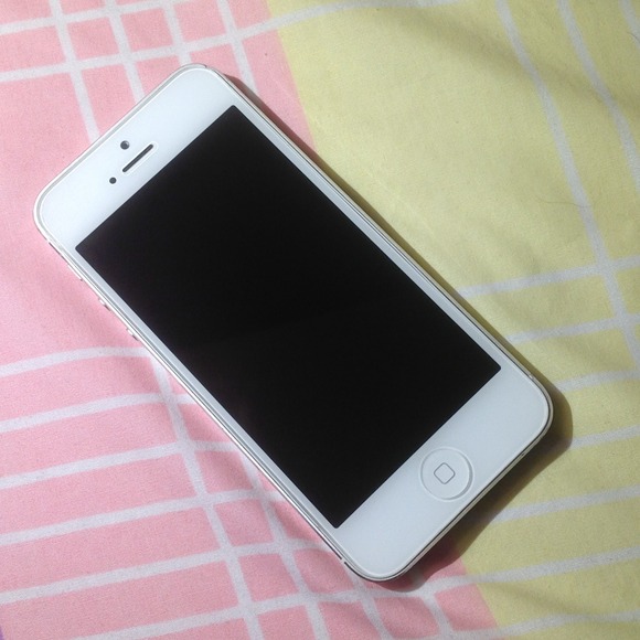 🎀SOLD🎀UNLOCKED USED IPhone 5