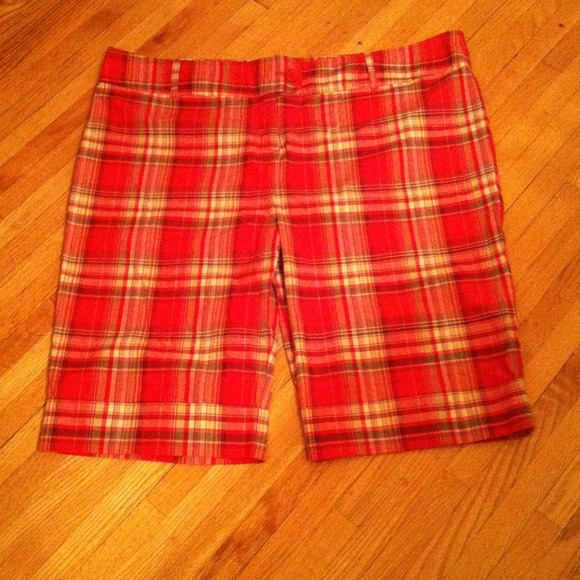 Red plaid cuffed Bermuda shorts (reduced)