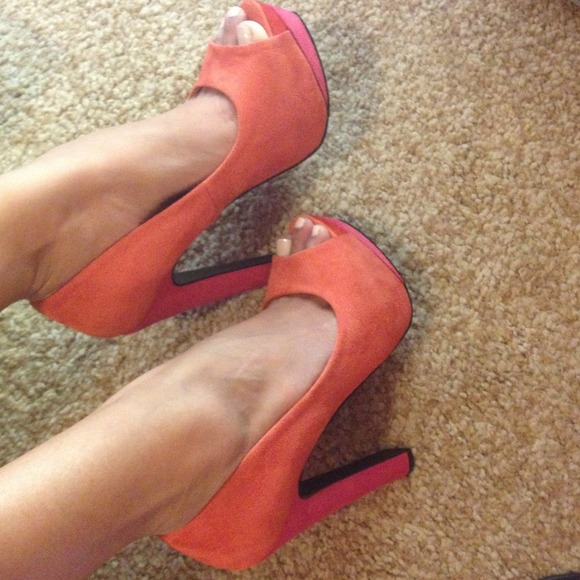 SOLD Orange/Pink Colorblock pump
