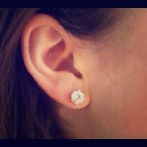 ✨2-carat sterling-silver CZ stud earrings!✨