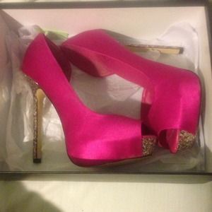 bebe 2b pink high heeled pump
