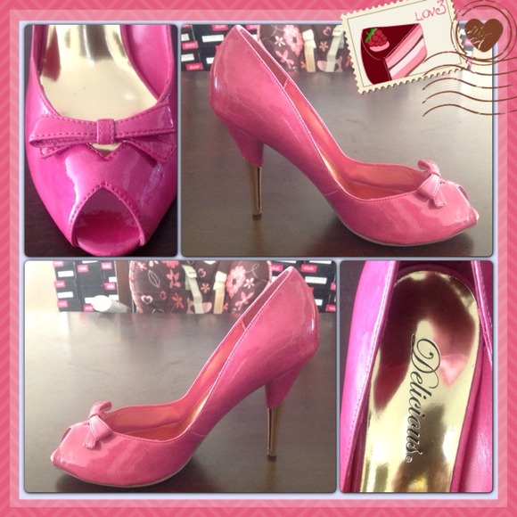 Fuchsia high heel with gold heel
