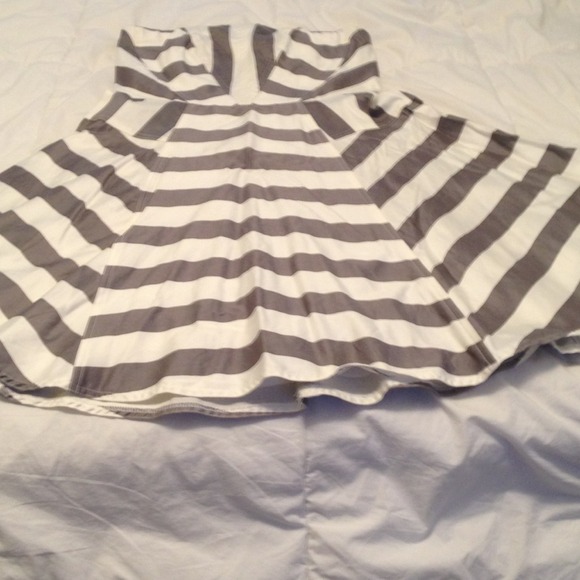 Dresses & Skirts - beautiful strapless gray/ white dress