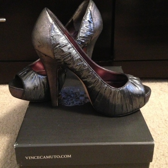 Sexy metallic heels *Reduced Prices* - Picture 2 of 4