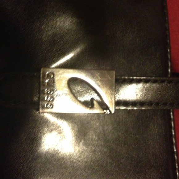 Black guess purse - Picture 2 of 3