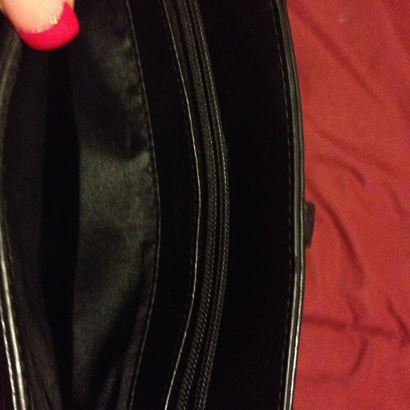 Black guess purse - Picture 3 of 3