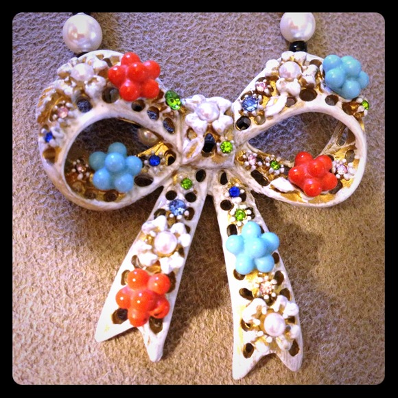 🎉Host Pick🎉 8/21 -- Betsey Johnson Bow Necklace