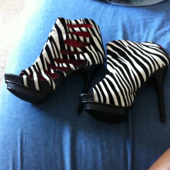 Hells - Picture 1 of 3