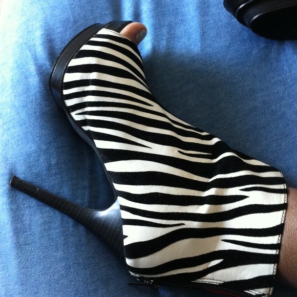 Hells - Picture 2 of 3