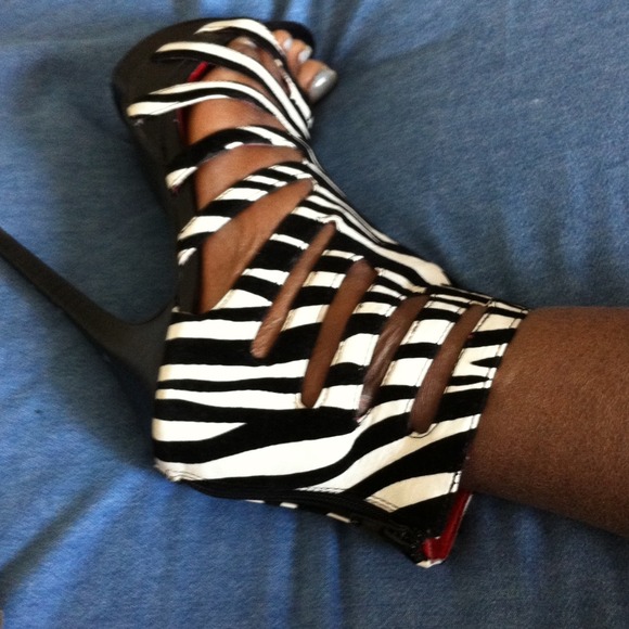 Hells - Picture 3 of 3