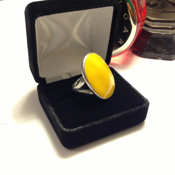 Ring - Picture 2 of 2