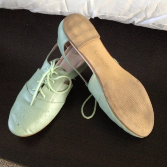 Faux Leather Oxford with Side Opening Detail - Picture 2 of 4