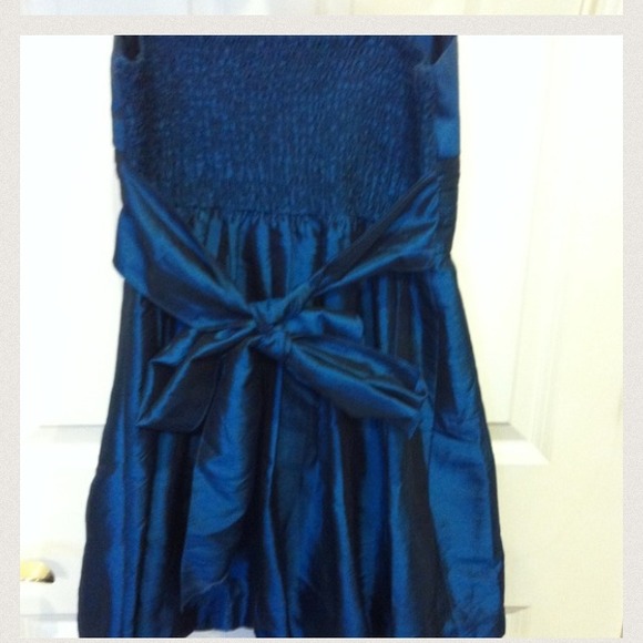 Satin blue dress - Picture 3 of 3