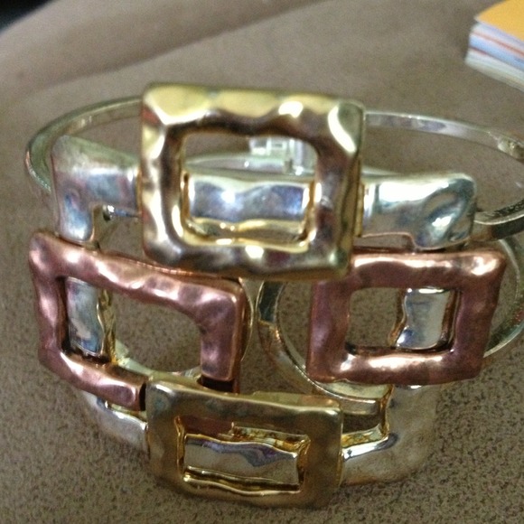 Geometric Multi-tone metal cuff - Picture 2 of 3