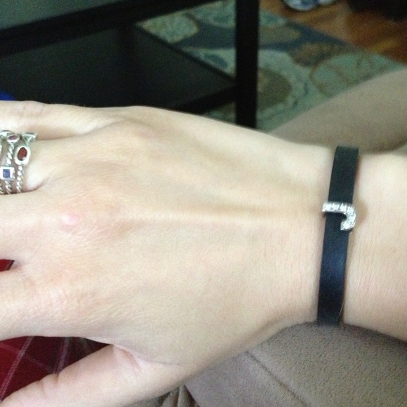 Initial Bracelet with rubber band - Picture 1 of 3