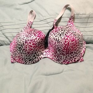 NWT Victoria's Secret Incredible Bra 38D