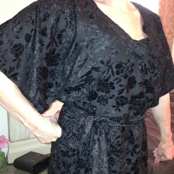 Sold Dine out Black velvet dress