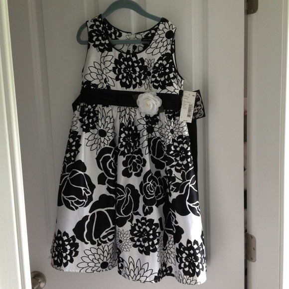 Girls black and white dress