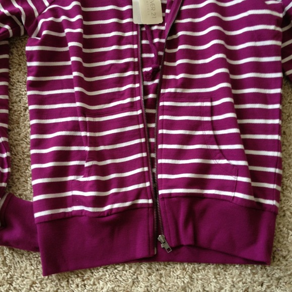@Traded@ NWT Forever 21 purple sweater with hood - Picture 3 of 3
