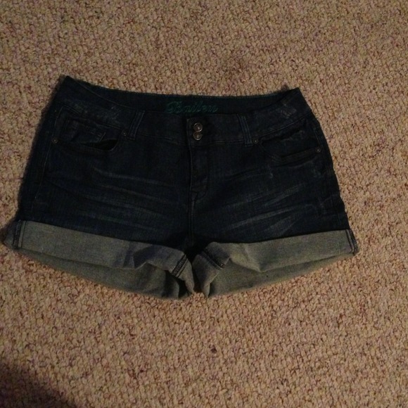 On hold for 11sarah87.....3 1/2" Junior Jean Short