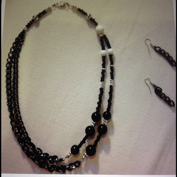 Necklace and earring set