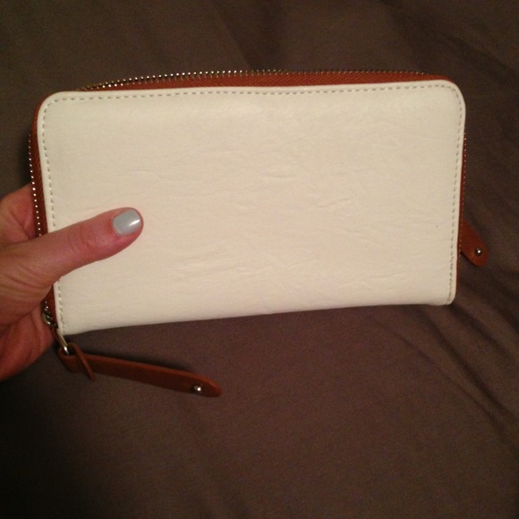 White Shiraleah Merton wallet NWT! - Picture 3 of 4