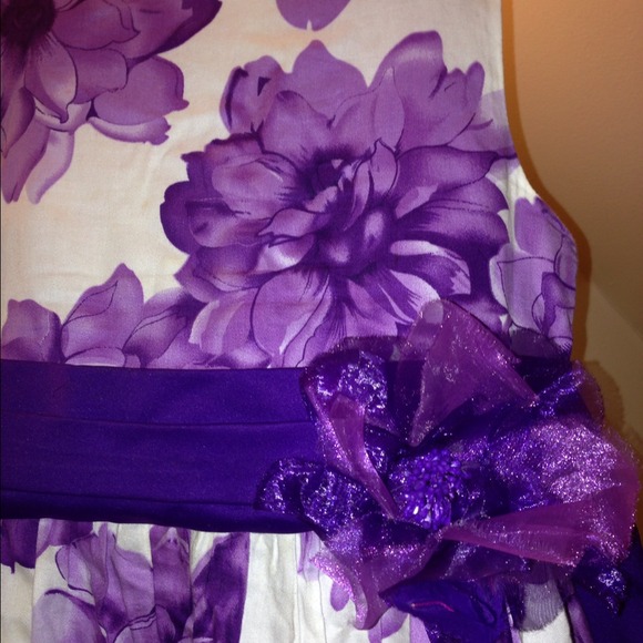 Sold Girls dress - Picture 2 of 2