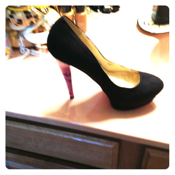 Size 8 shoe dazzle shoes &23.00