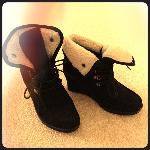 NWOT Black and White Faux Fur Wedge Booties/Boots