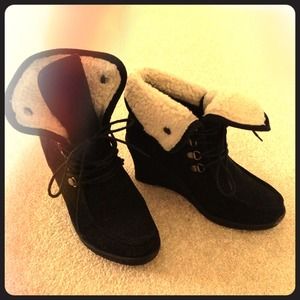 NWOT Black and White Faux Fur Wedge Booties/Boots