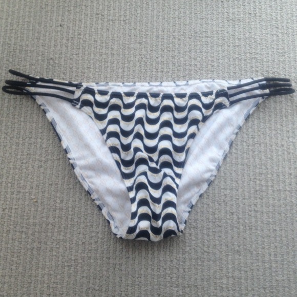 SOLD VS Bombshell bathing suit set - Picture 2 of 4