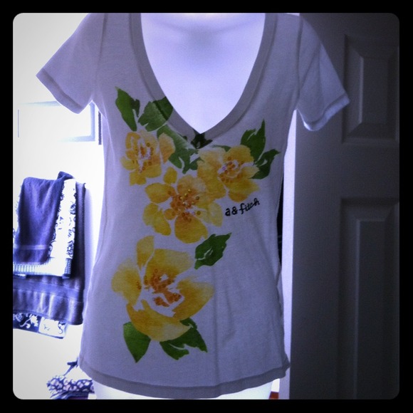 Abercrombie kids floral vneck top No Trades