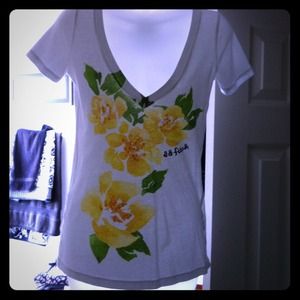 Abercrombie kids floral vneck top No Trades