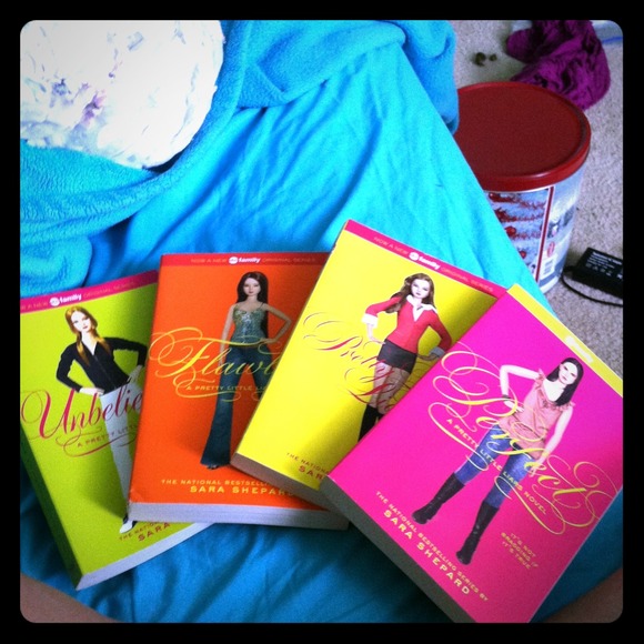 Pretty little liar 4 book series !