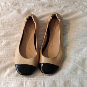 NWOT Chocolate Blu flats