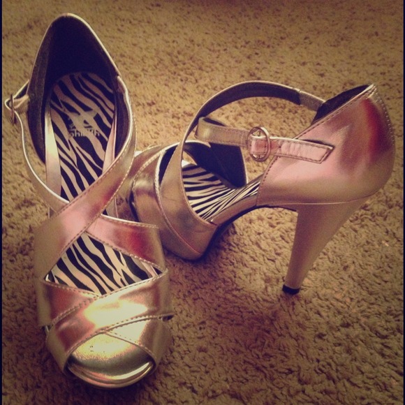 Silver Strappy High Heels 👠