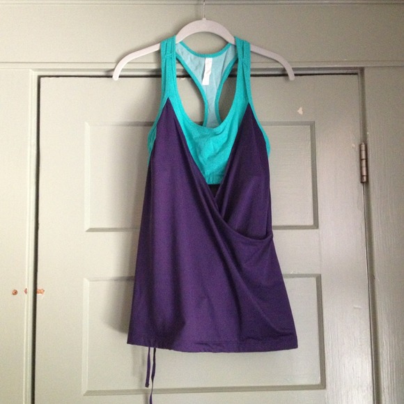 ❗SOLD❗L Lucy double layer work out top.