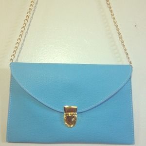 🚫SOLD🚫Cross shoulder purse. Light Blue