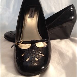 Steve Madden Wedges, black shiny leather upper
