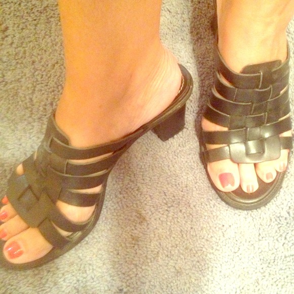 $$REDUCED$$. Black sandals