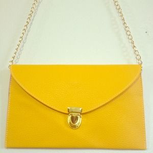 🚫SOLD🚫Cross shoulder purse. Yellow