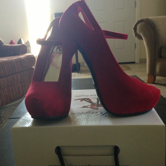Shoes - Picture 2 of 3