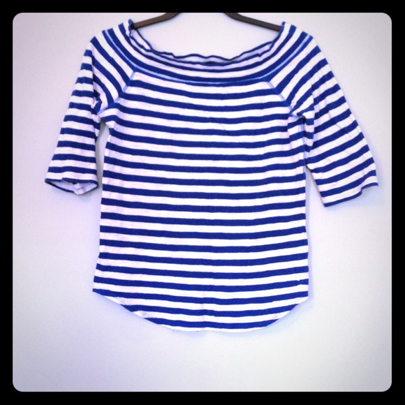 Blue and white 3/4 length sleeve AE shirt