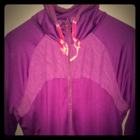 Bundle Under Armour lightweight Zip Up and Capri