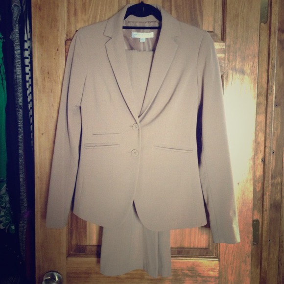 Tan suit size 0 jacket 0p pants - Picture 1 of 1