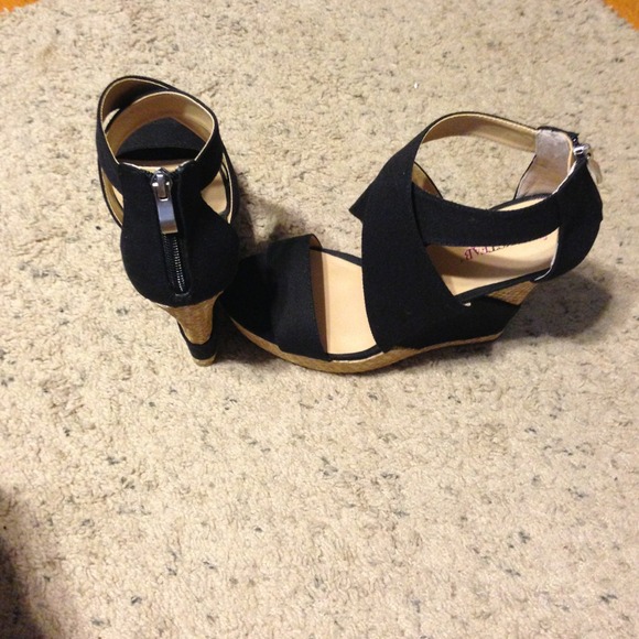 Brand new size 9 wedges! - Picture 2 of 2