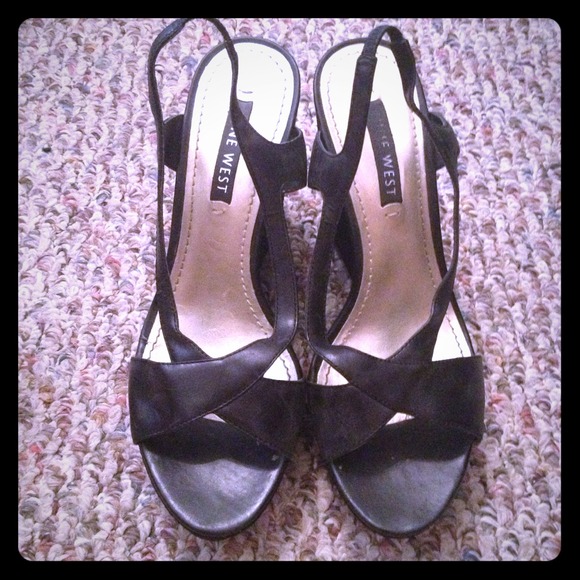 Nine West black leather Wedges