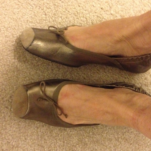 SOLD !!!! Nine West flats.