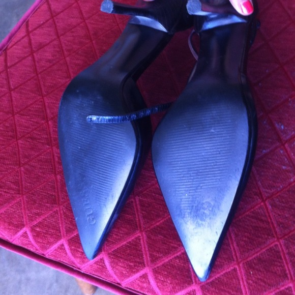 Size 8M black Guess Stilettos. $20 - Picture 4 of 4