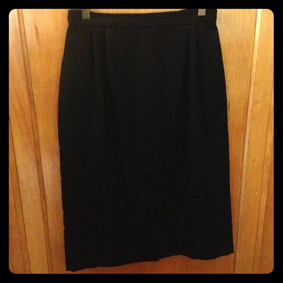 🌀Bundled🌀Vintage black patterned skirt